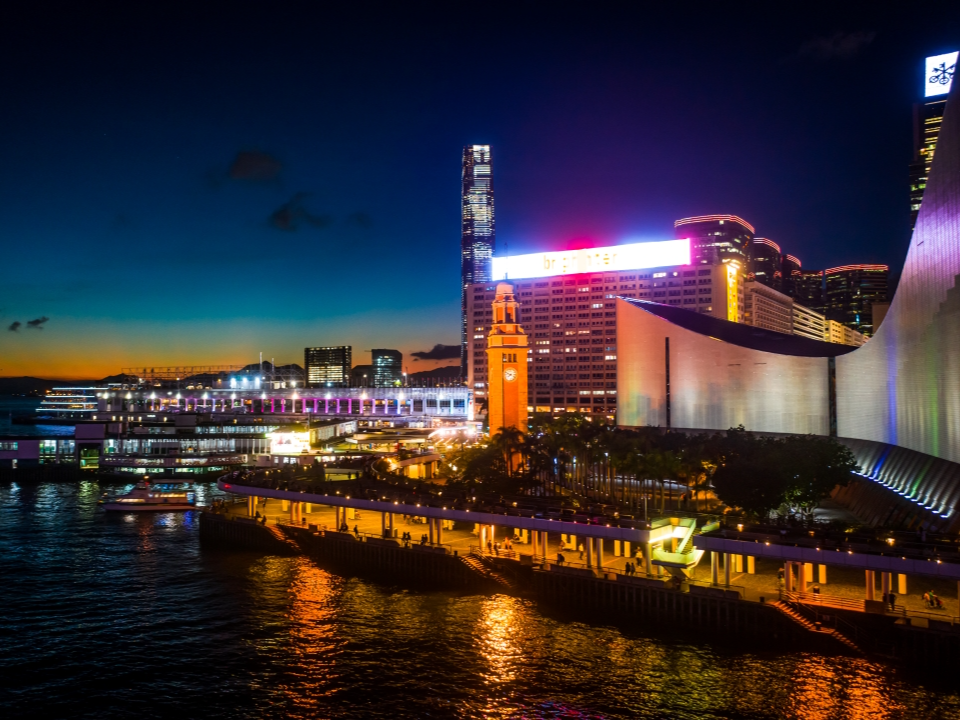 尖沙咀钟楼夜景。