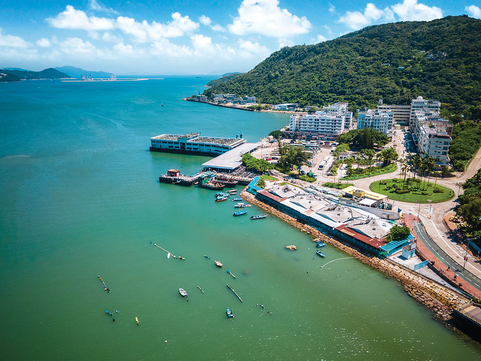 梅窝优美的海岸线