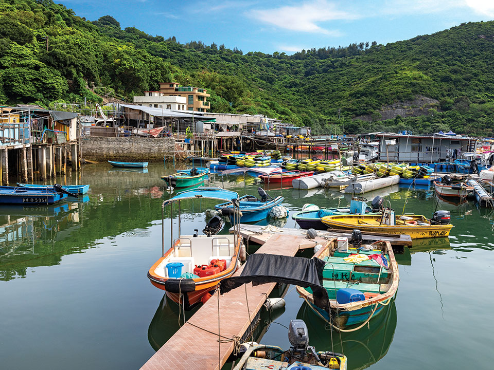 岸边的码头及海上棚屋