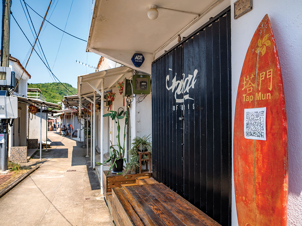 塔门海傍街街景