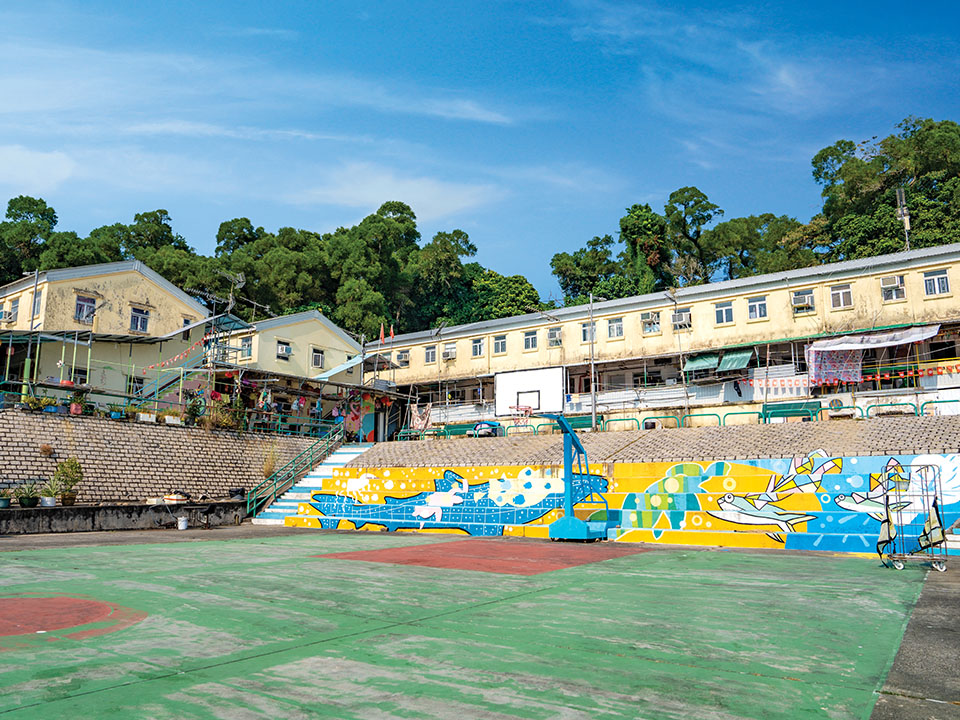 渔民新村色彩缤纷的公共游乐场