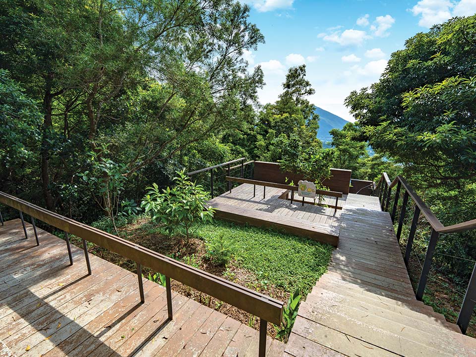 蝴蝶山径沿途的凉亭