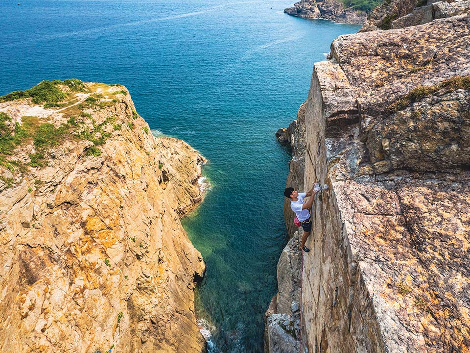 东龙洲的是香港最受欢迎的攀岩热点