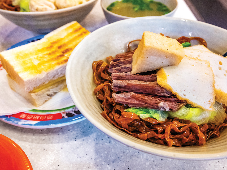 本地餐厅供应的午餐