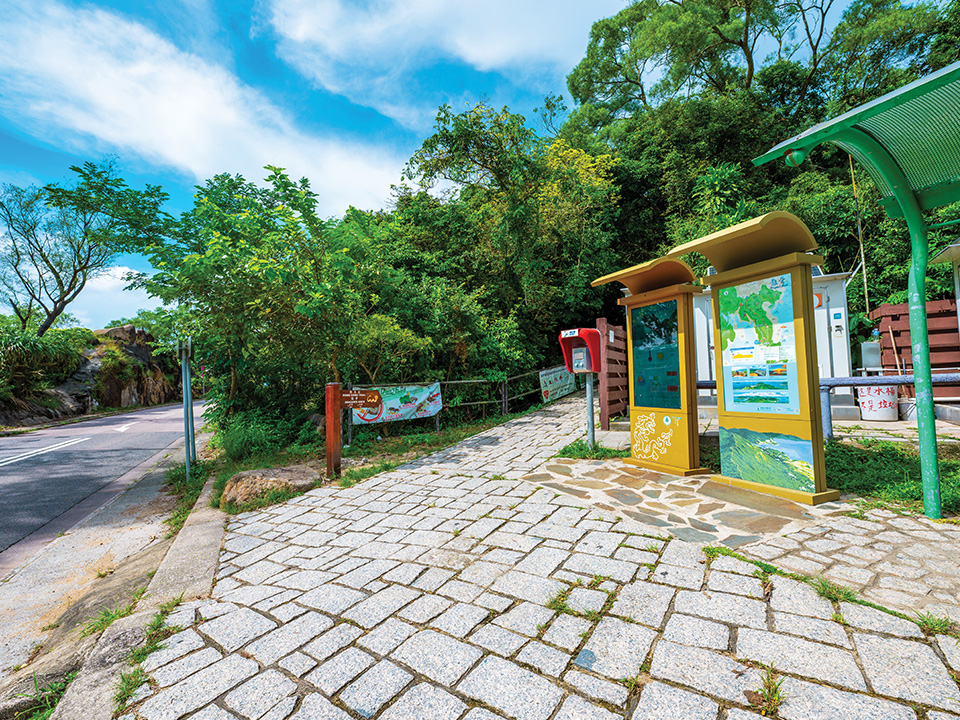 供游客阅览的地图及指引