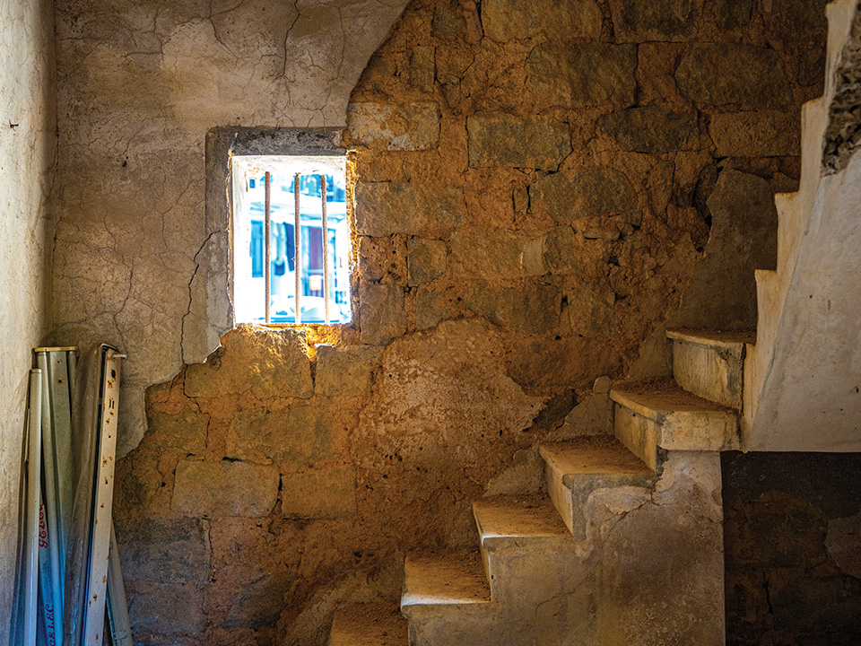 鹿地塘更楼室内