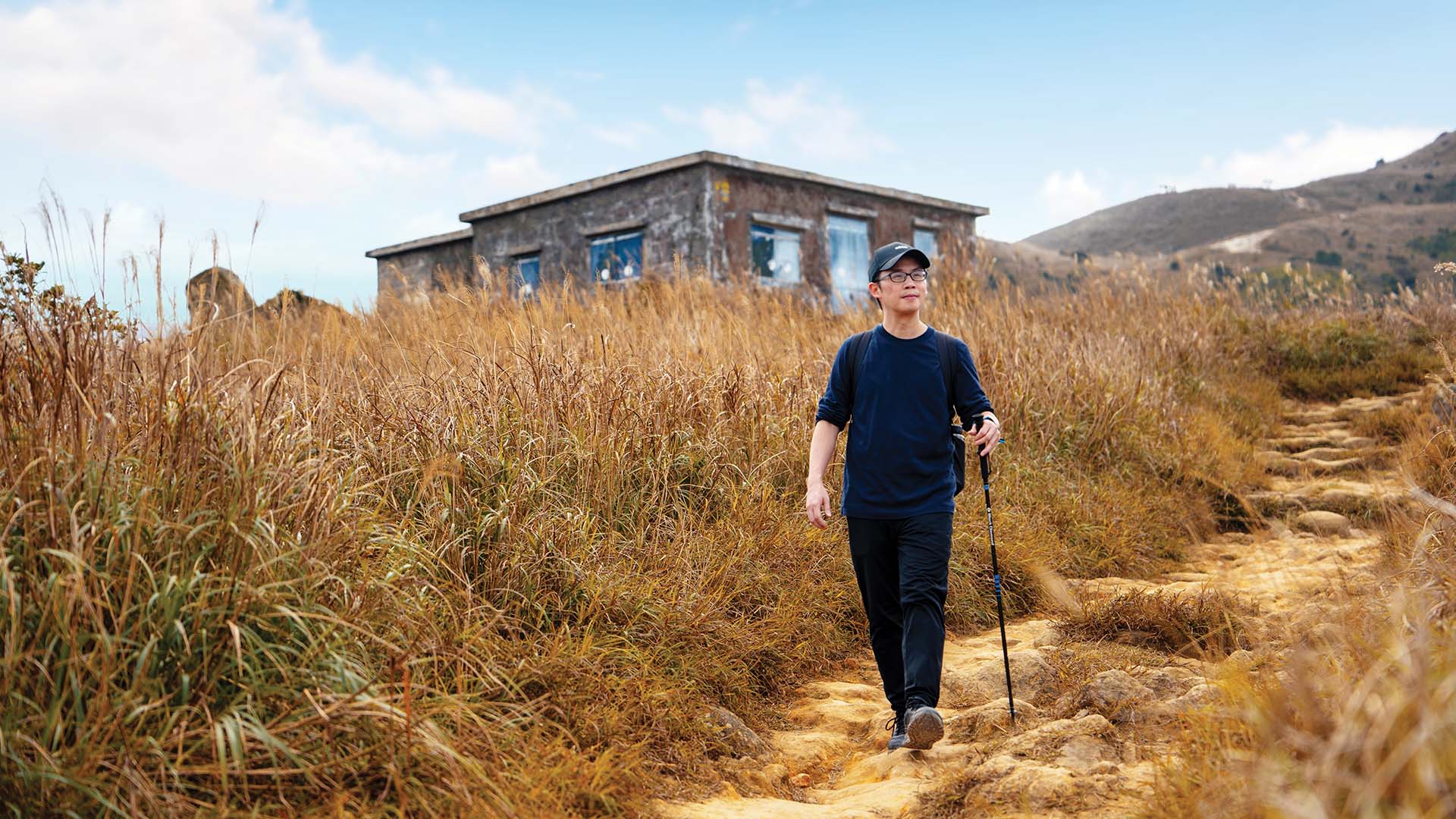 钟教授在大东山烂头营漫步