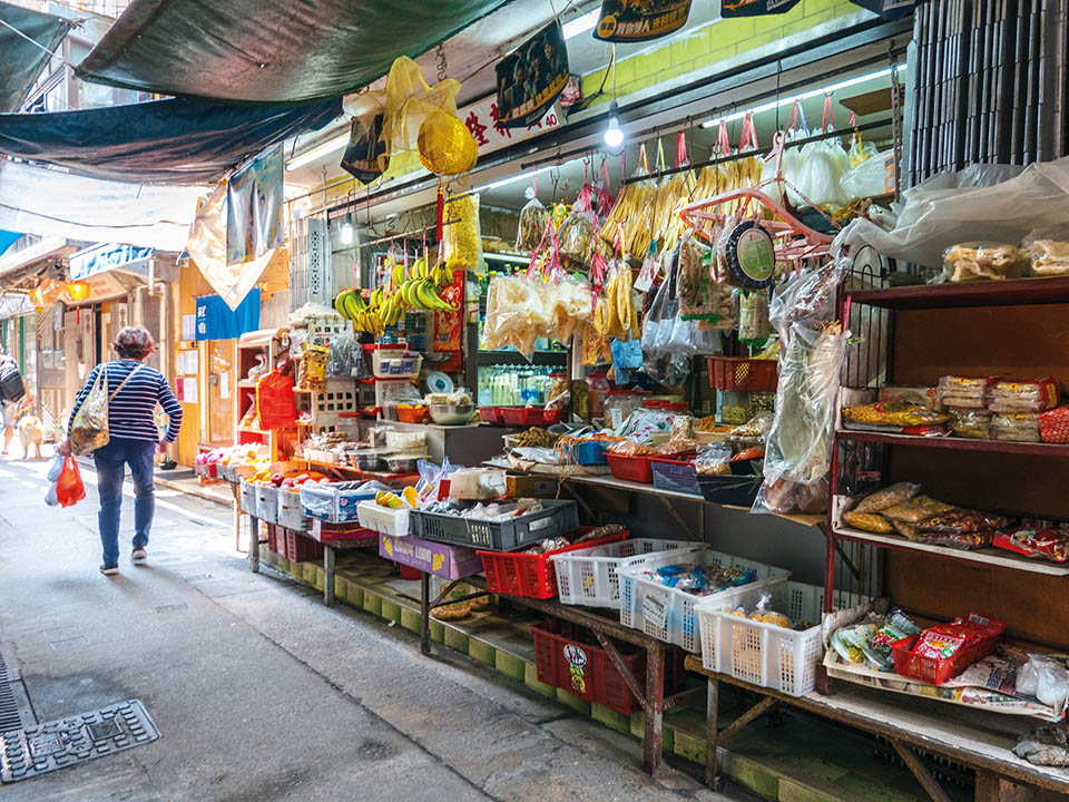 Peng Chau, Local store