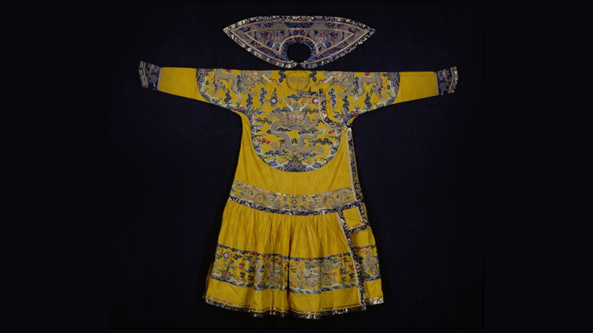 “彩云金龙纹男单朝袍”