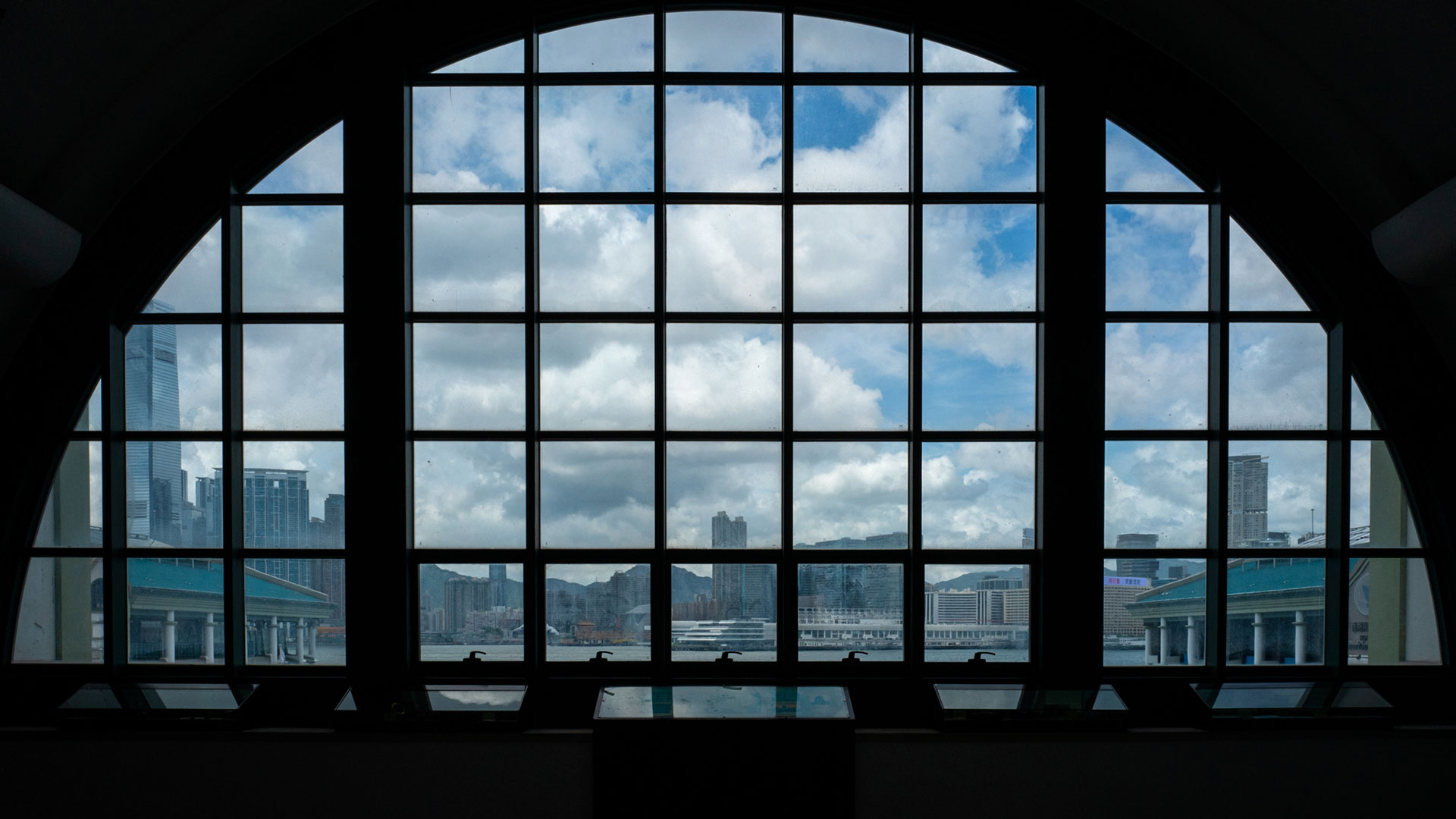 天星码头的窗口