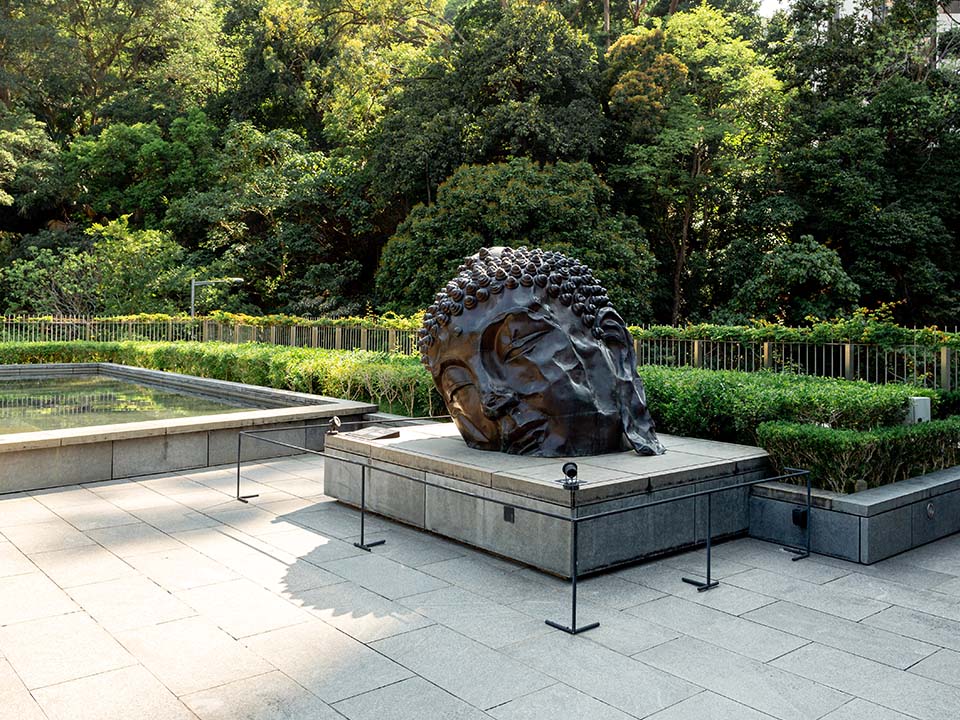 位于金钟的亚洲协会香港中心营造出一种宁静的氛围。