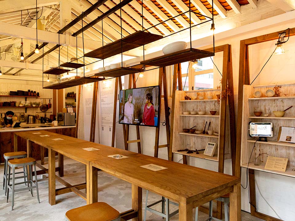 油街实现位于北角一座历史建筑里。