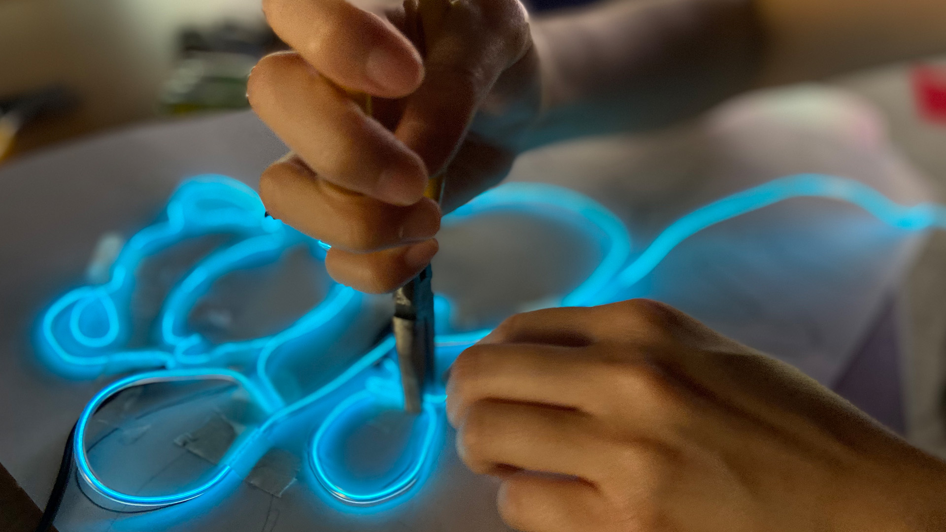 与小朋友到Myosotis Flower亲手制作闪亮的夜光霓虹灯。