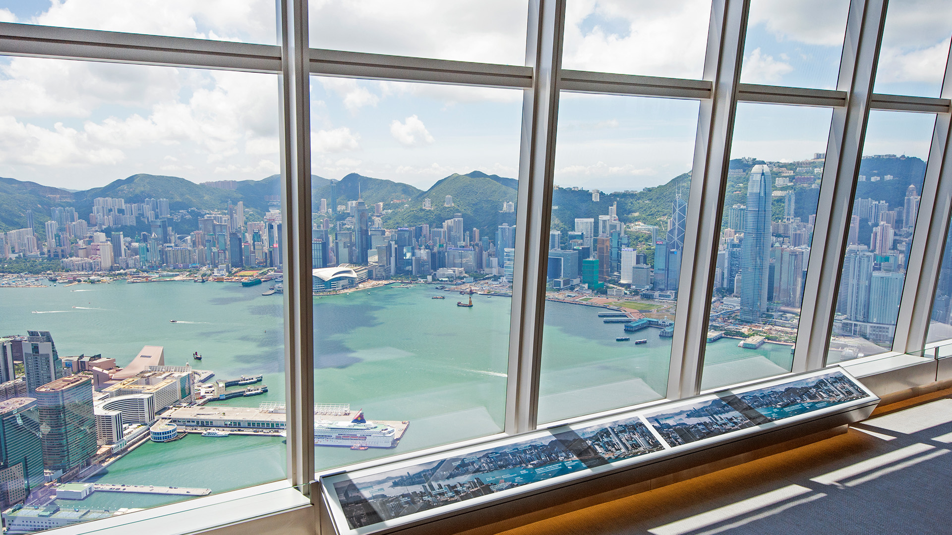 位于环球贸易广场（ICC）顶楼的香港最高室内观景台——天际100香港观景台