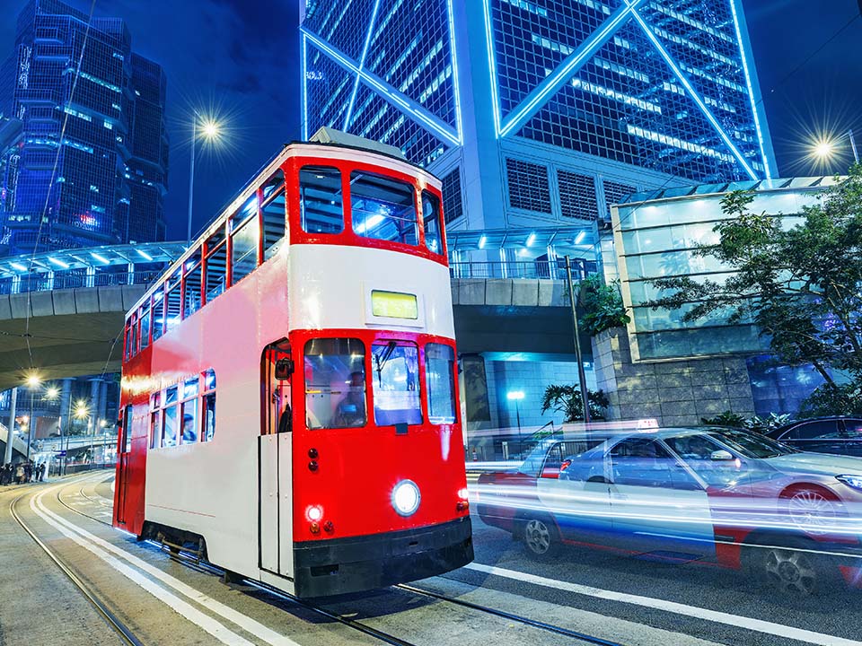 坐一次香港电车   伴着叮叮声   体验地道经典香港风情