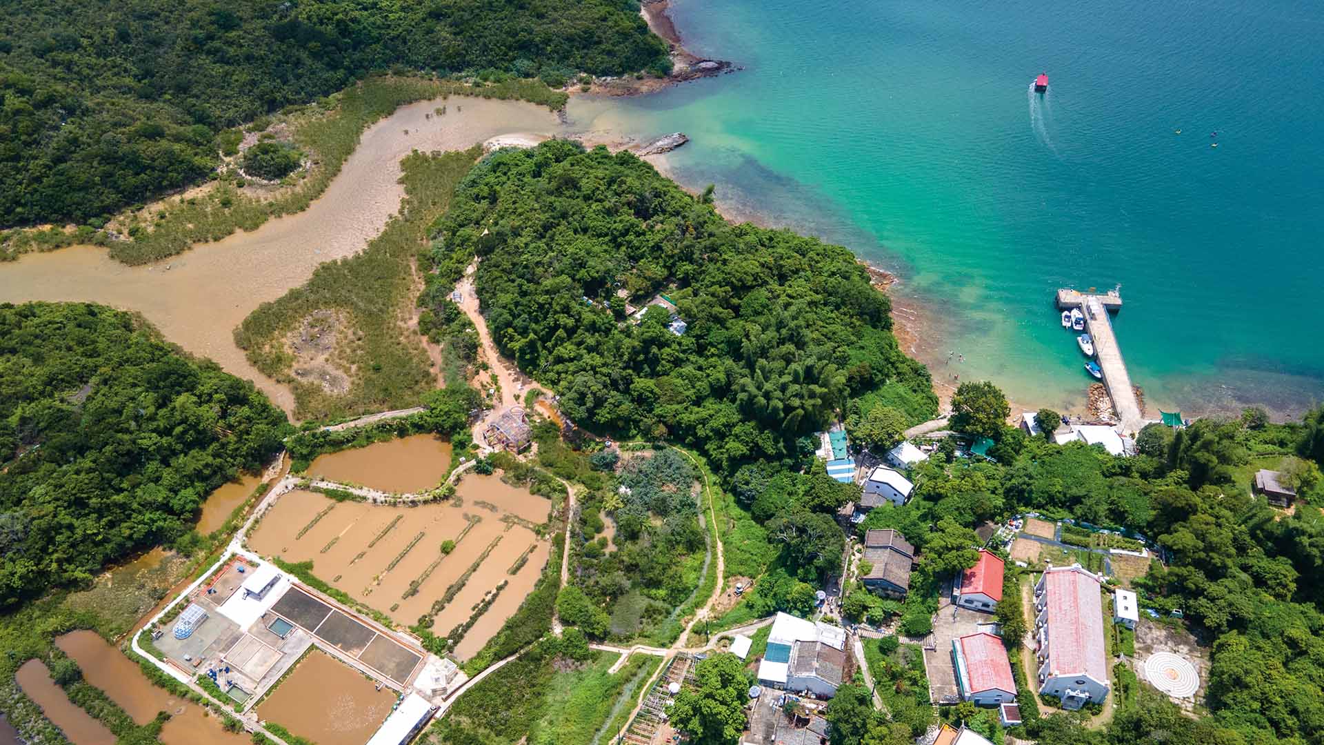 盐田梓天然盐田于2015年联合国教科文组织亚太区文化遗产保护奖获颁“杰出项目奖”。