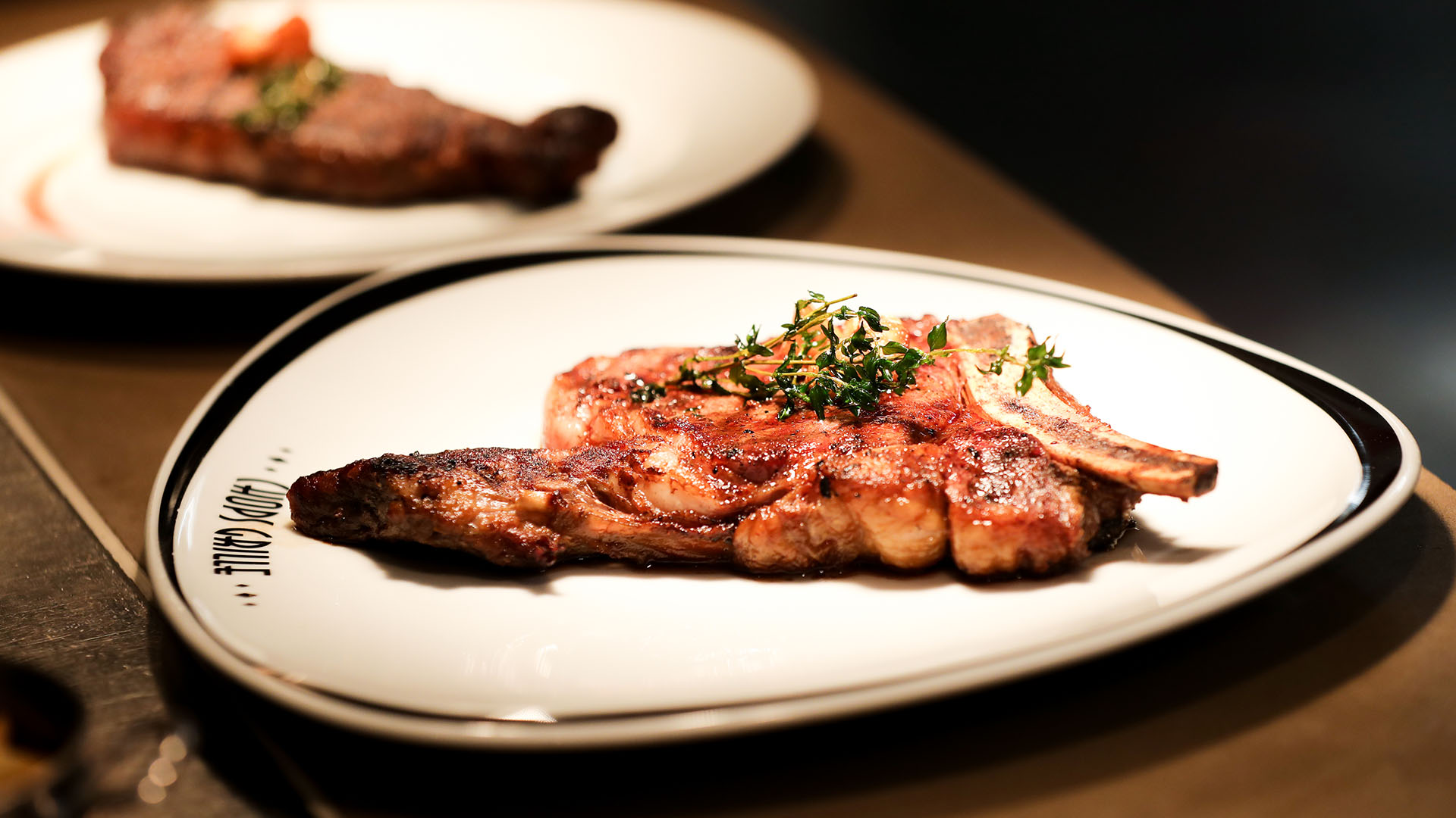 准备上菜的肉食