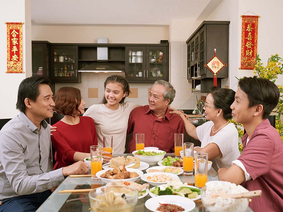 全家一起吃团年饭