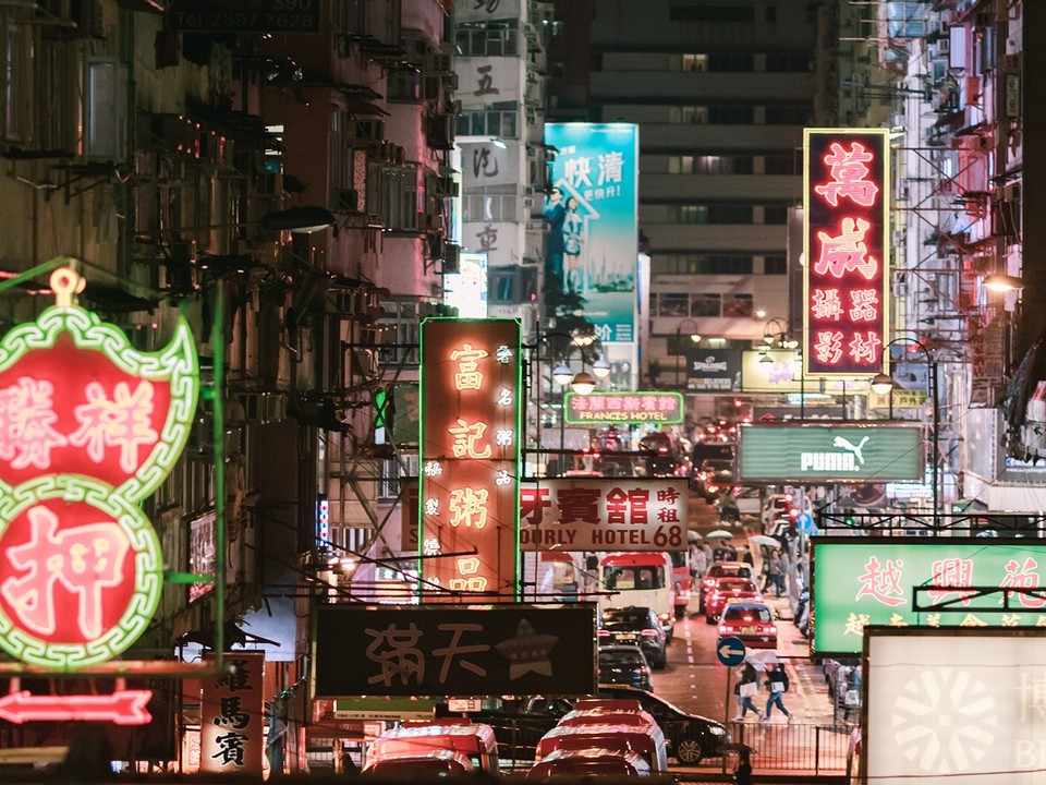 从平民街区步入艺术殿堂 ── 香港霓虹故事