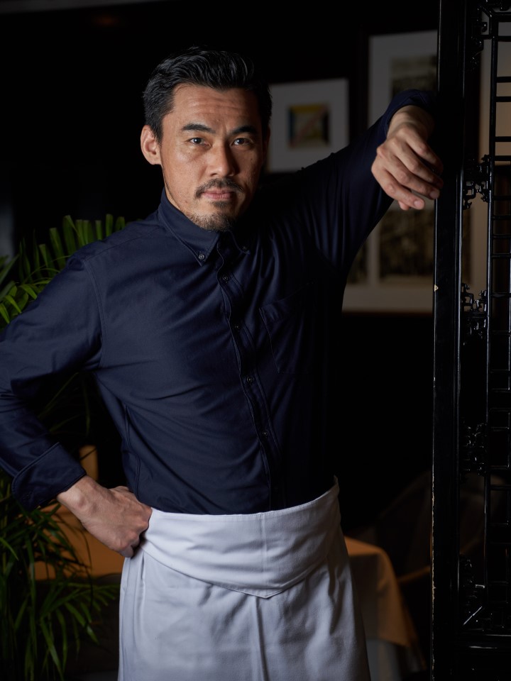 厨师佐藤秀明拥有丰富的米其林星级餐厅经验，但他也很喜欢香港一些简单舒心的菜肴。