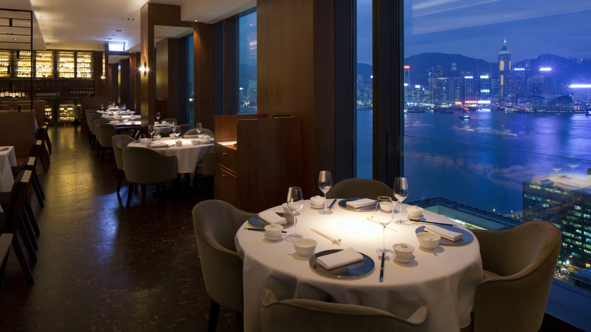 晚上于天外天一覧香港的天际线