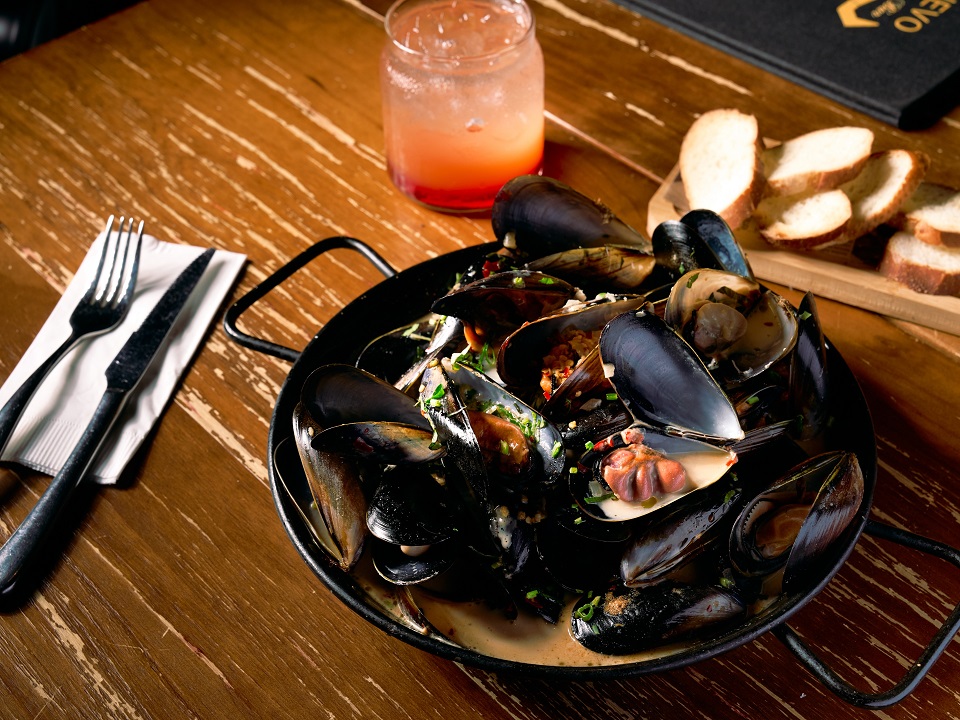 Nuevo Tapas Bar的淡菜。