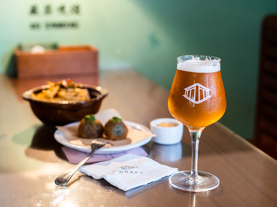 在Second Draft,你可以享用啤酒配上中西合璧的舒心菜肴。