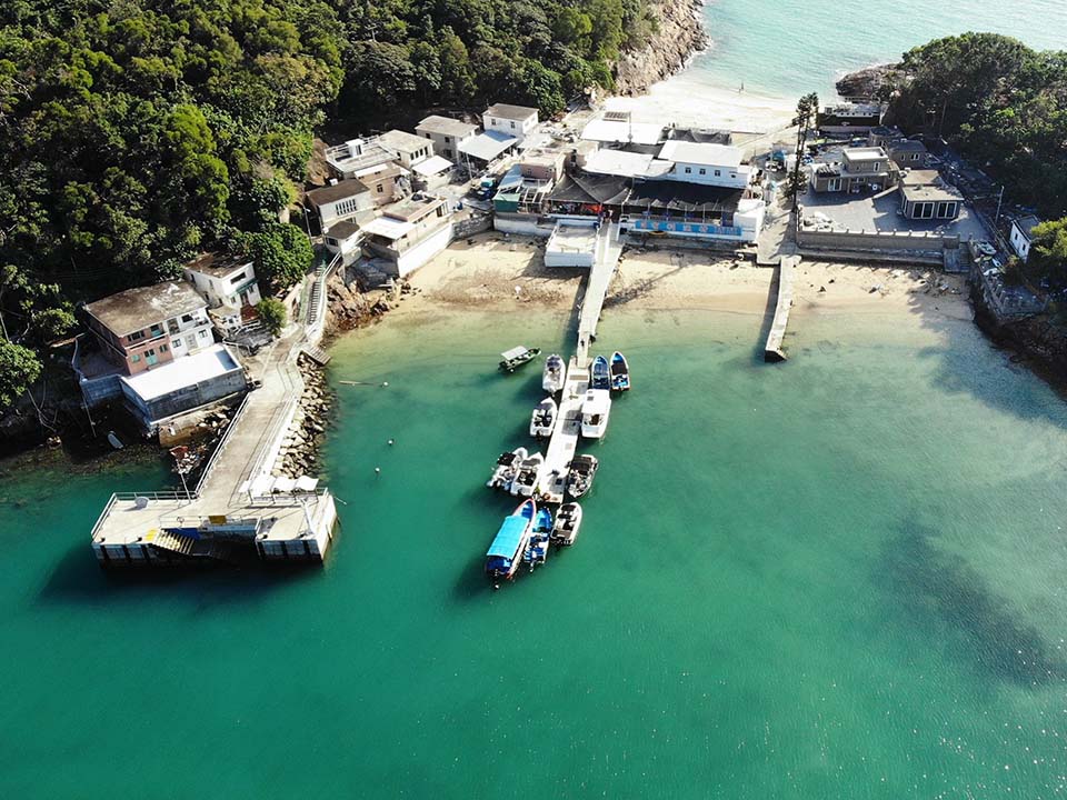 有利海鲜渔村因其开阔景色和海鲜料理而深受欢迎。