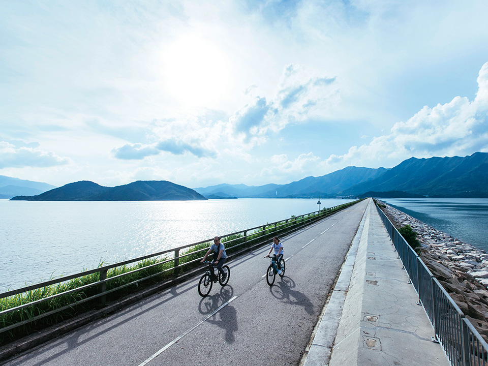 骑自行车游遍香港　8大路线乘风穿越古迹与海岸风景