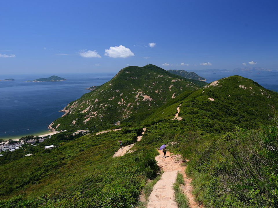 龙脊景观辽阔，壮丽海景从左右两边映入眼帘，是不少人远足首选。 