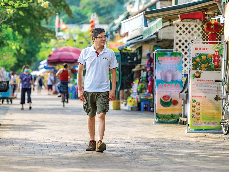 Martin在新兴海傍街