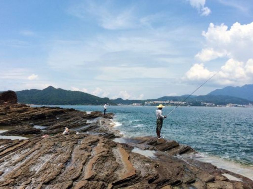 东平洲海岸公园拥有历史长达6,000万年的迭层石。