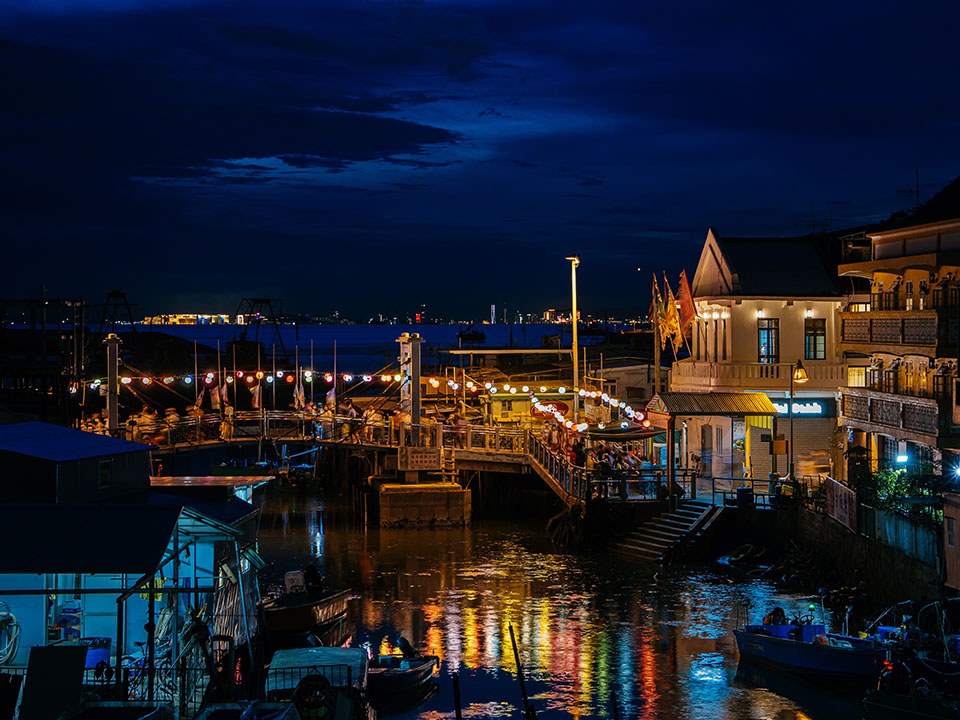水乡花灯节照亮大澳渔村。