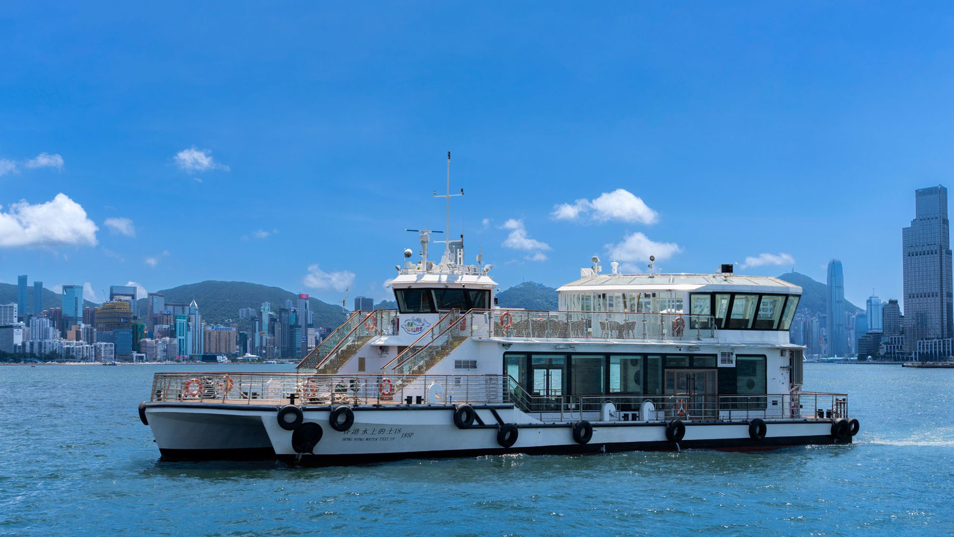 2024年下旬最新维多利亚港游览船