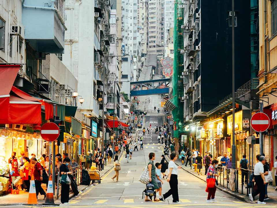 西营盘的正街是全香港最斜的街道之一。