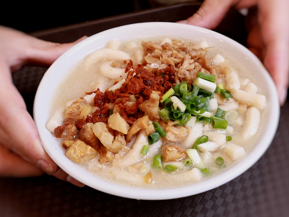 一碗十八座狗仔粉的招牌狗仔粉。