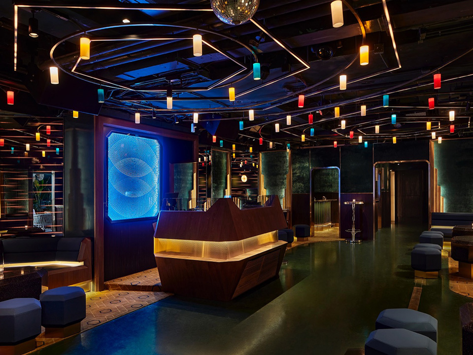 动感夜店Cassio会播放多种风格的音乐。