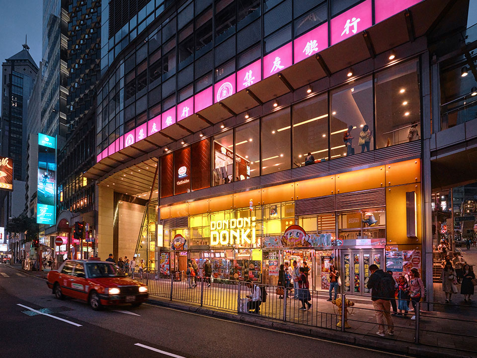晚上DON DON DONKI的店面