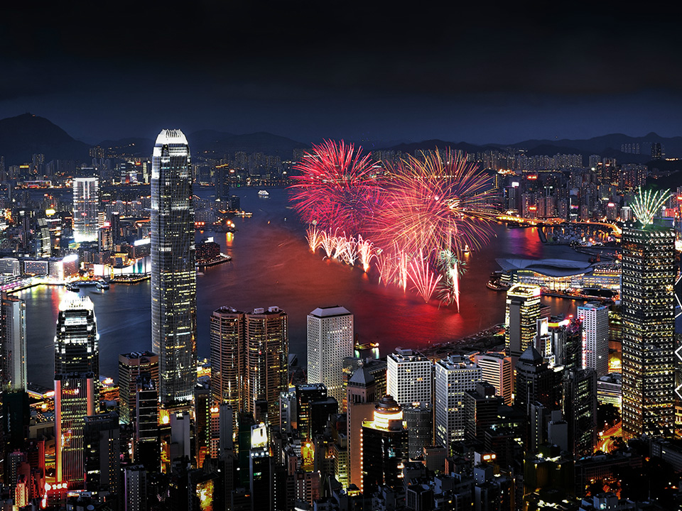 香港夜缤纷：璀璨烟花重临维港夜空