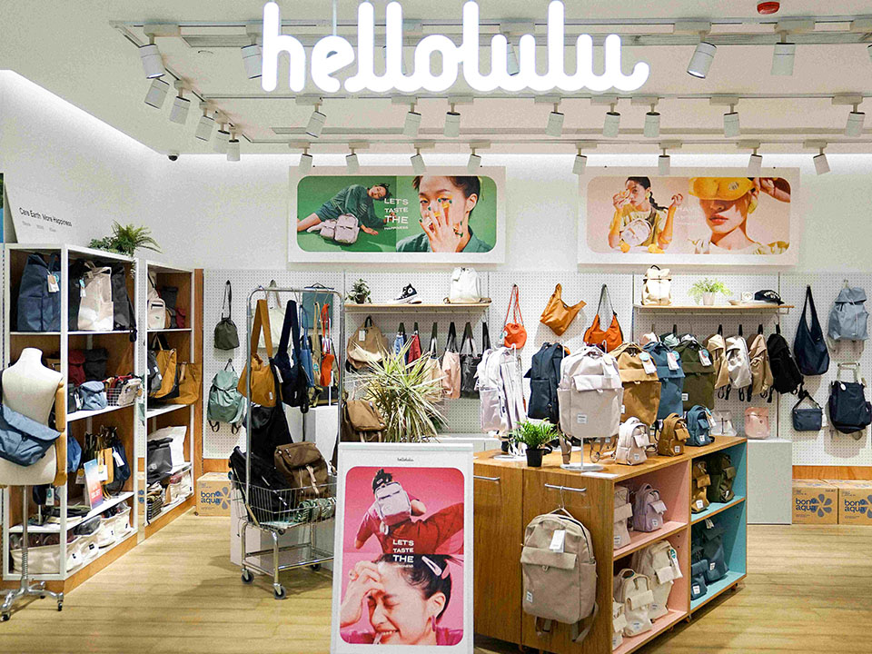 hellolulu有不少手袋都设计成多功能款式。