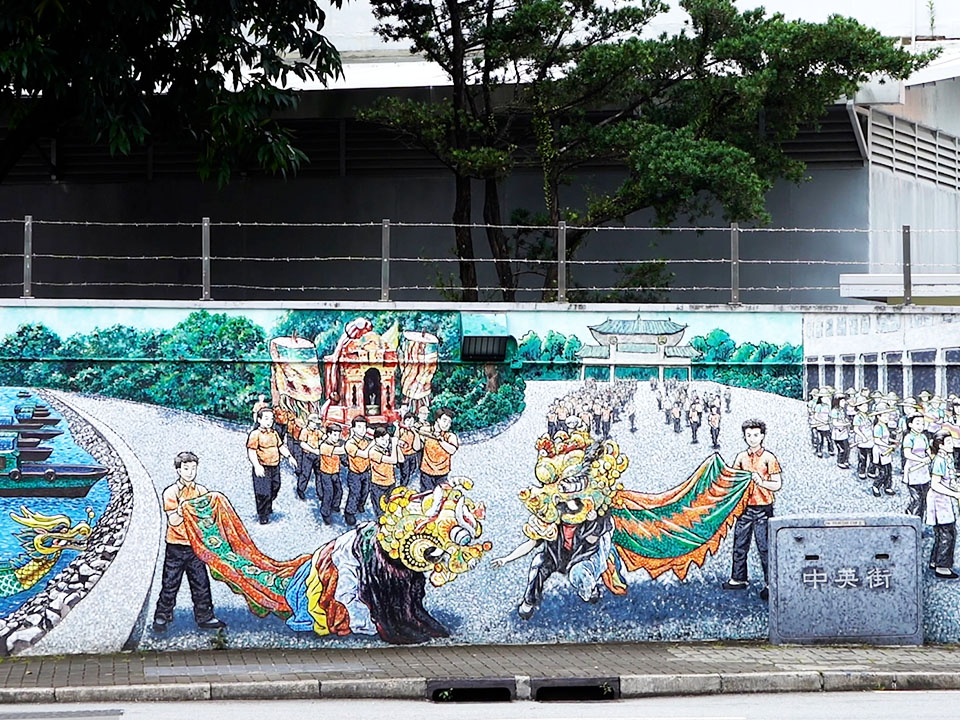 绘有精致壁画的墙身