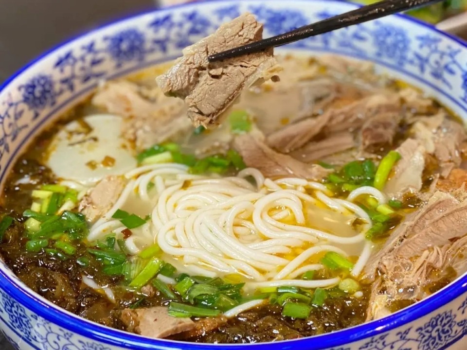 云南啊老表黑山羊汤锅米线